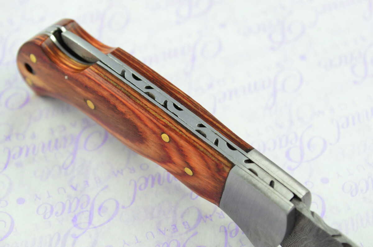 A Handmade Damascus Steel Pocket Knife - Brown Laminate Wood Scales - Image 6