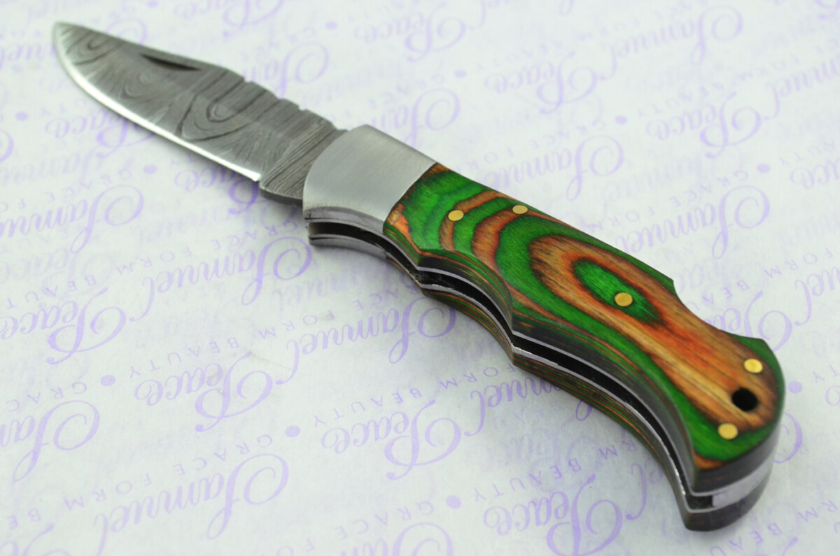 A Handmade Damascus Steel Pocket Knife - Green & Brown Laminate Wood Scales - Image 2