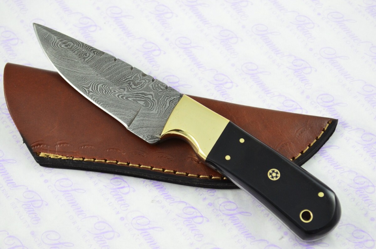 Astounding Damascus Steel Hunting Knife with Buffalo Scales inc Leather Sheath