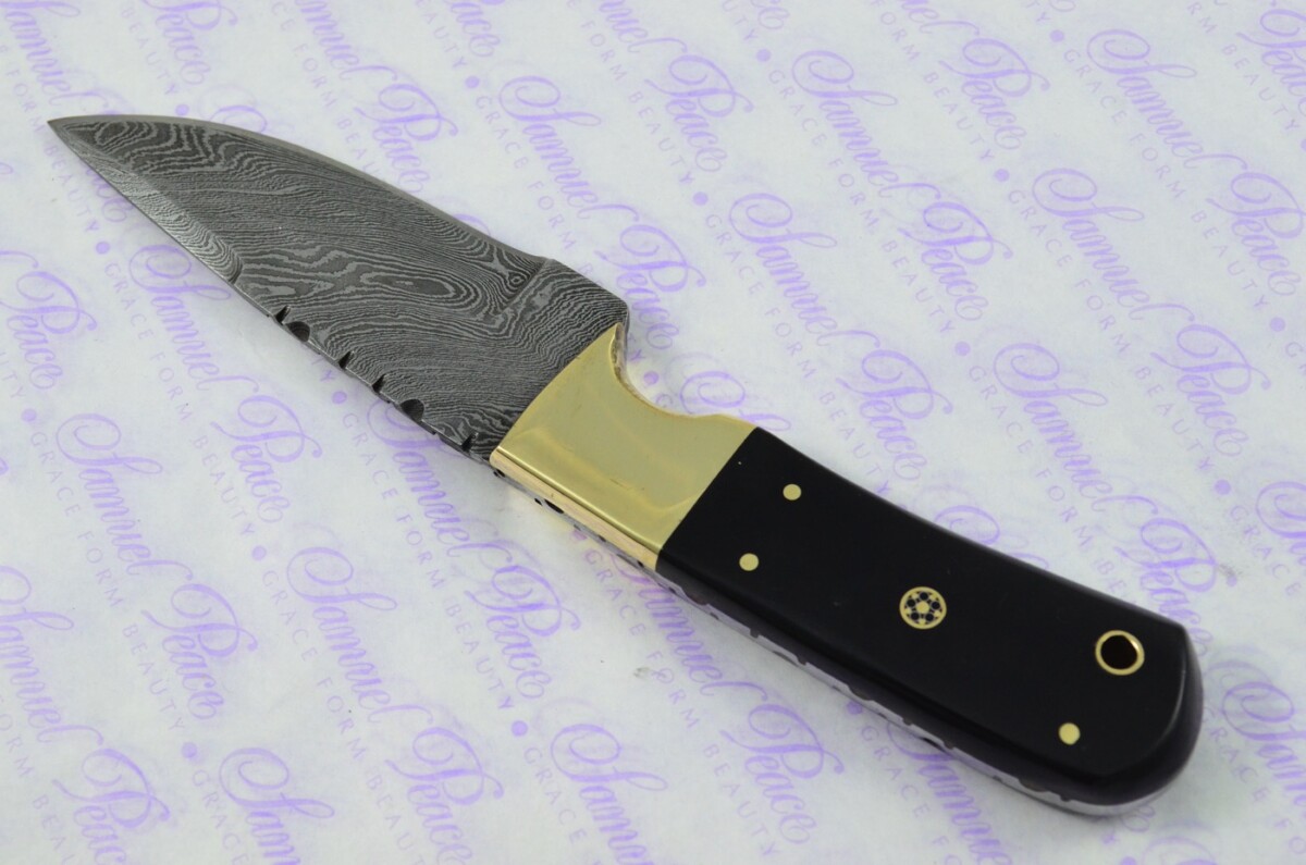 Astounding Damascus Steel Hunting Knife with Buffalo Scales inc Leather Sheath - Image 5