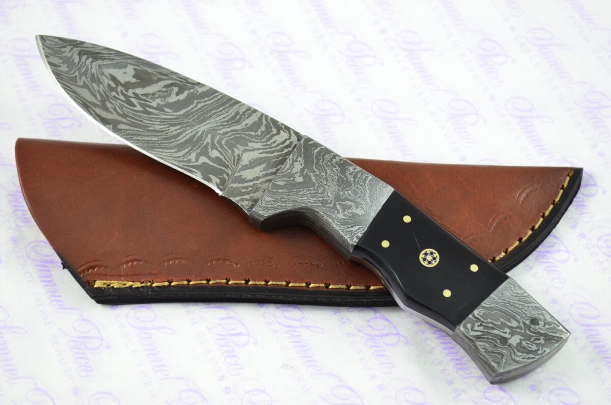 Astounding Damascus Steel Hunting Knife with Buffalo Scales inc Leather Sheath