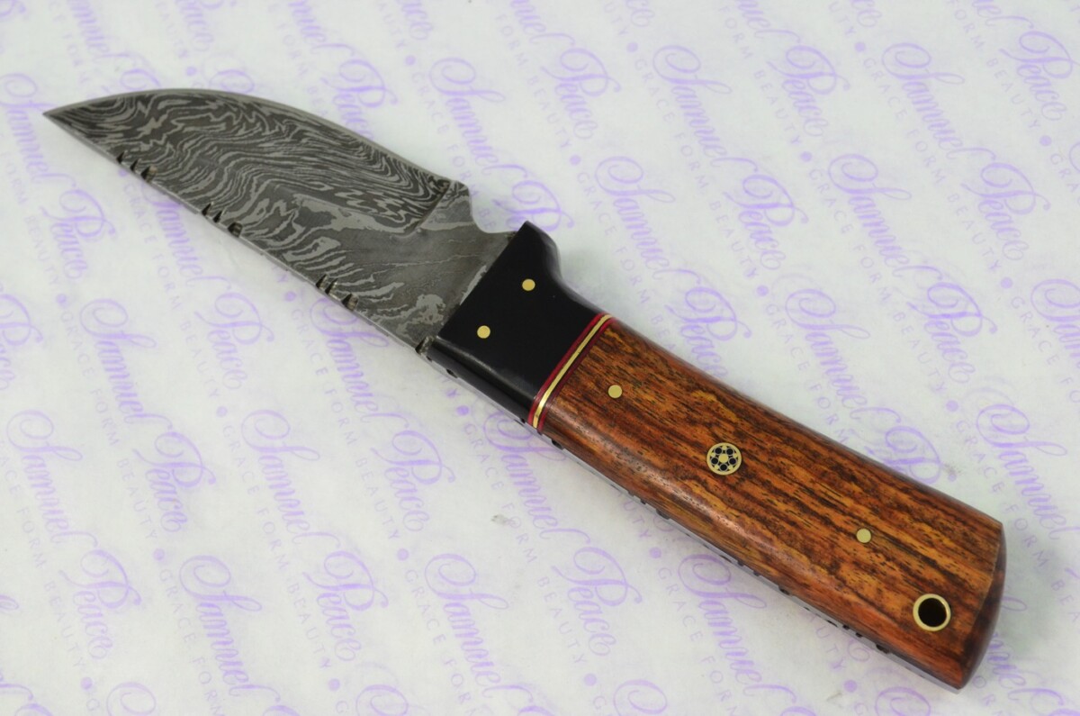 Astounding Damascus Steel Skinning Knife with Rosewood & Buffalo Scales inc Leather Sheath - Image 5
