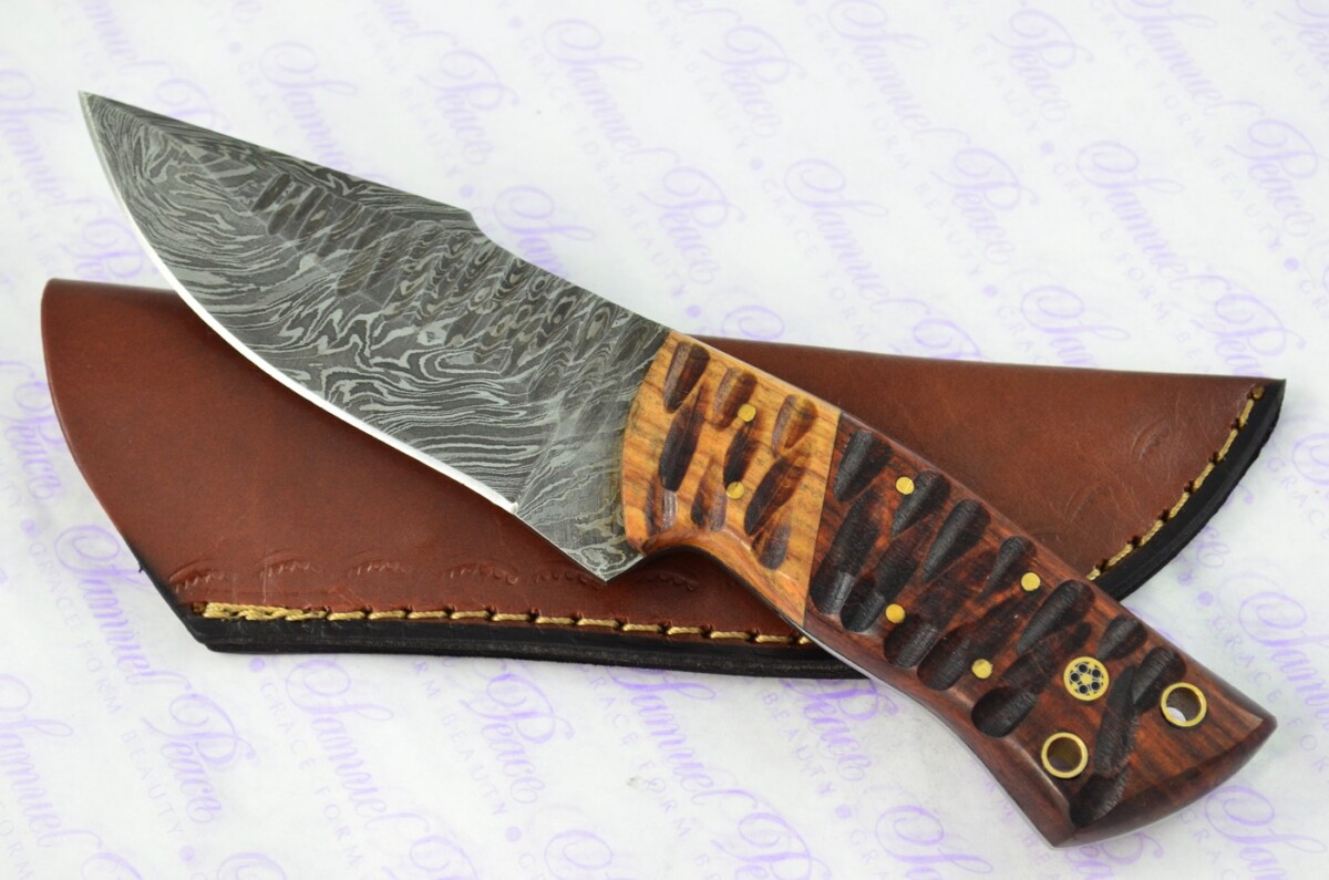 Astounding Damascus Steel Skinning Knife with Rosewood & Olivewood Scales inc Leather Sheath