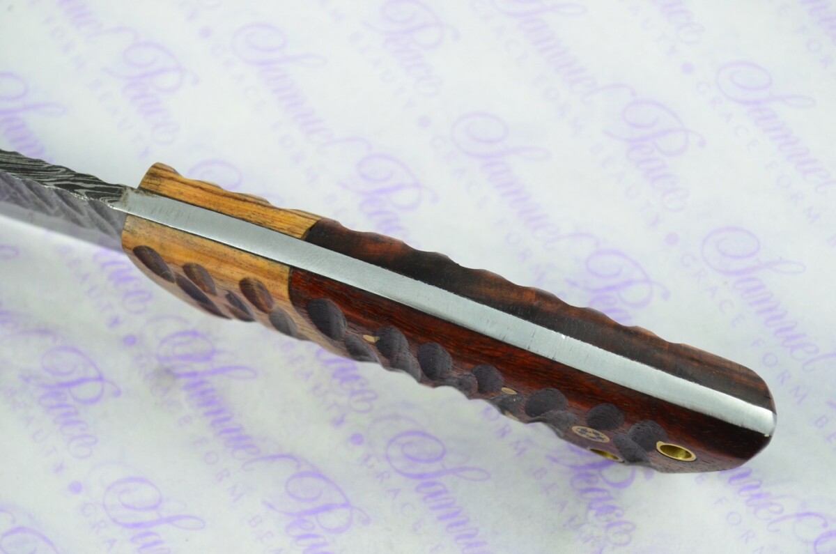 Astounding Damascus Steel Skinning Knife with Rosewood & Olivewood Scales inc Leather Sheath - Image 5
