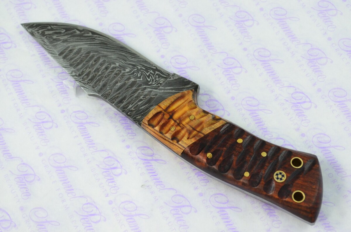 Astounding Damascus Steel Skinning Knife with Rosewood & Olivewood Scales inc Leather Sheath - Image 6