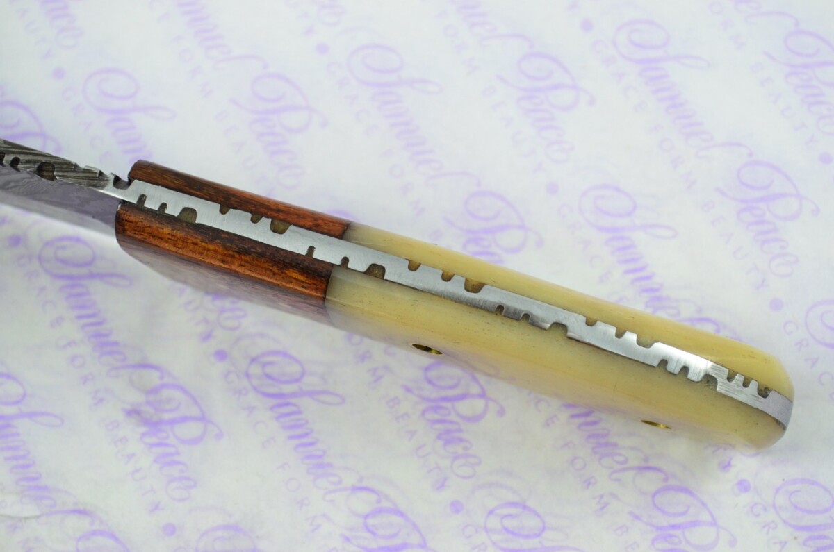 Astounding Damascus Steel Hunting Knife with Camel Bone & Rosewood Scales inc Leather Sheath - Image 4