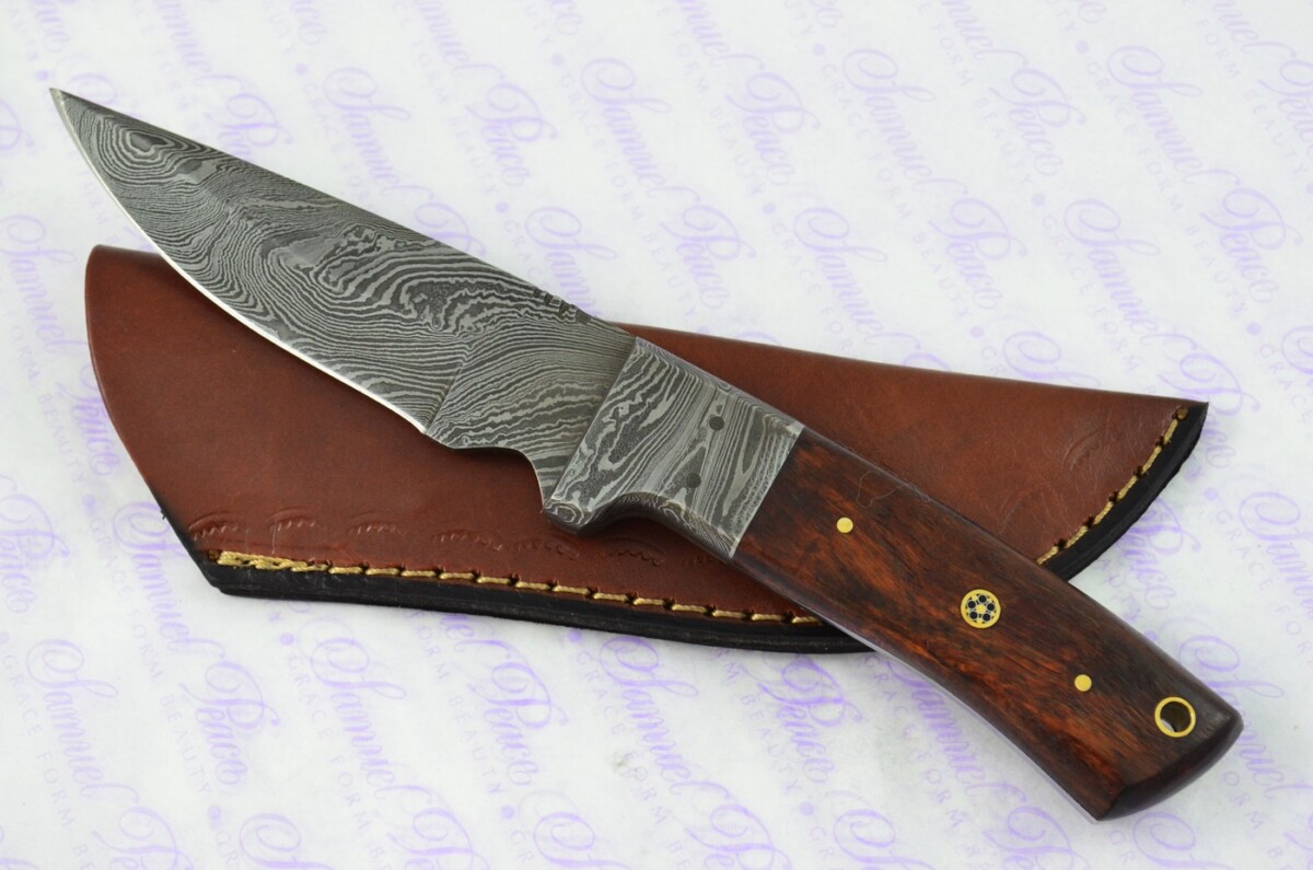 Astounding Damascus Steel Bowie Knife with Roswood Scales inc Leather Sheath