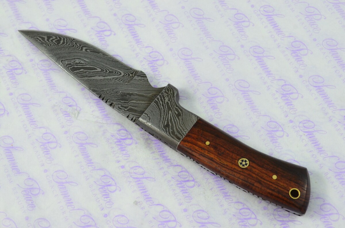 Astounding Damascus Steel Bowie Knife with Roswood Scales inc Leather Sheath - Image 5