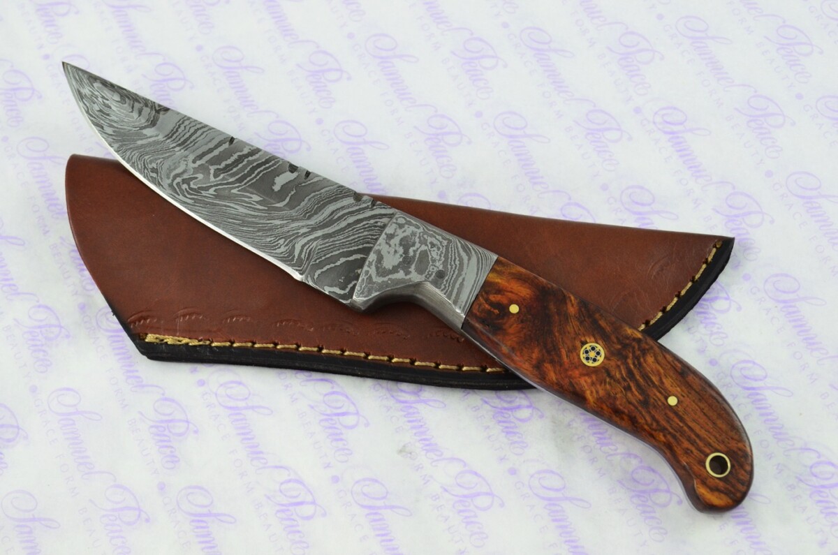 Astounding Damascus Steel Bowie Knife with Rosewood Scales inc Leather Sheath