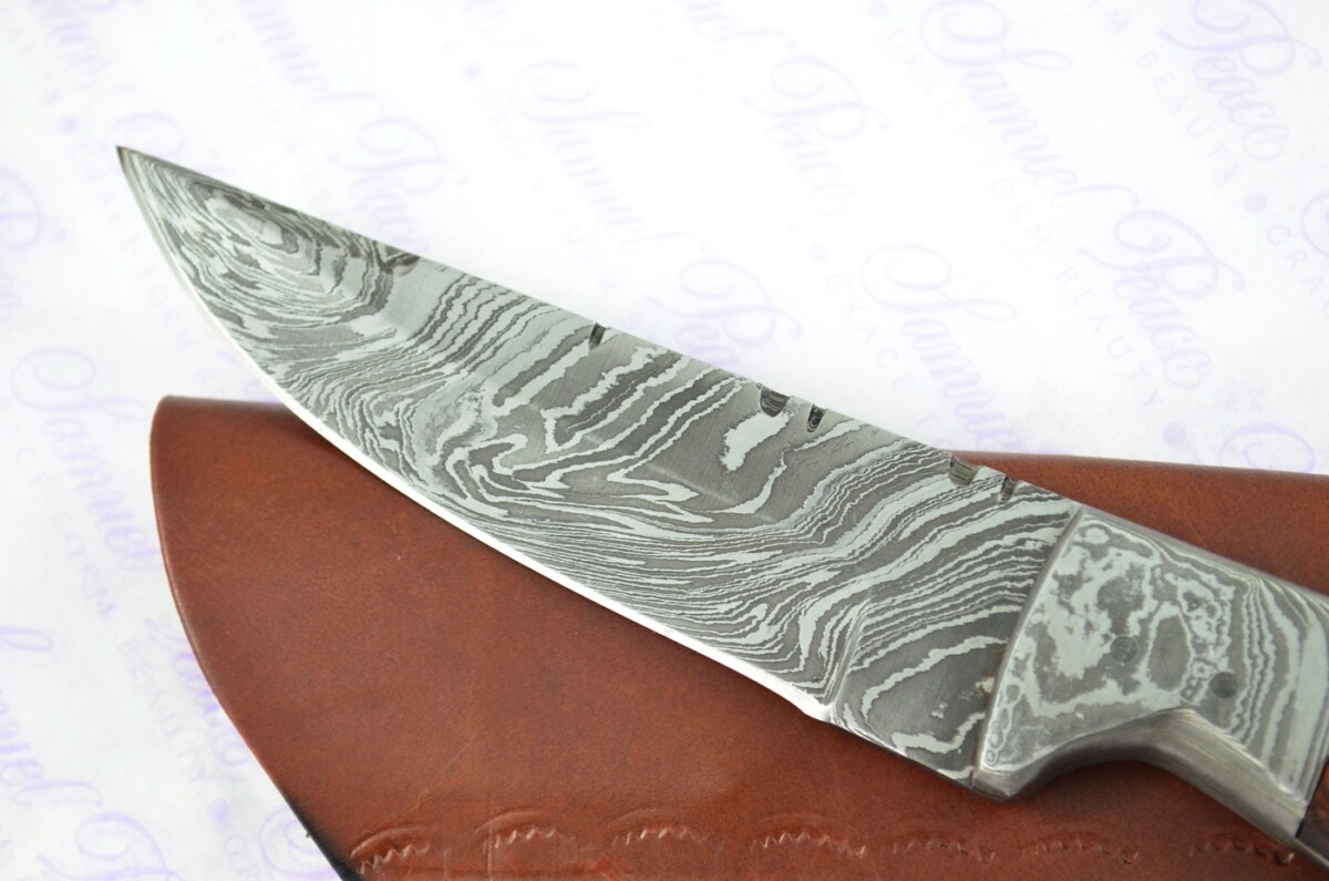 Astounding Damascus Steel Bowie Knife with Rosewood Scales inc Leather Sheath - Image 2