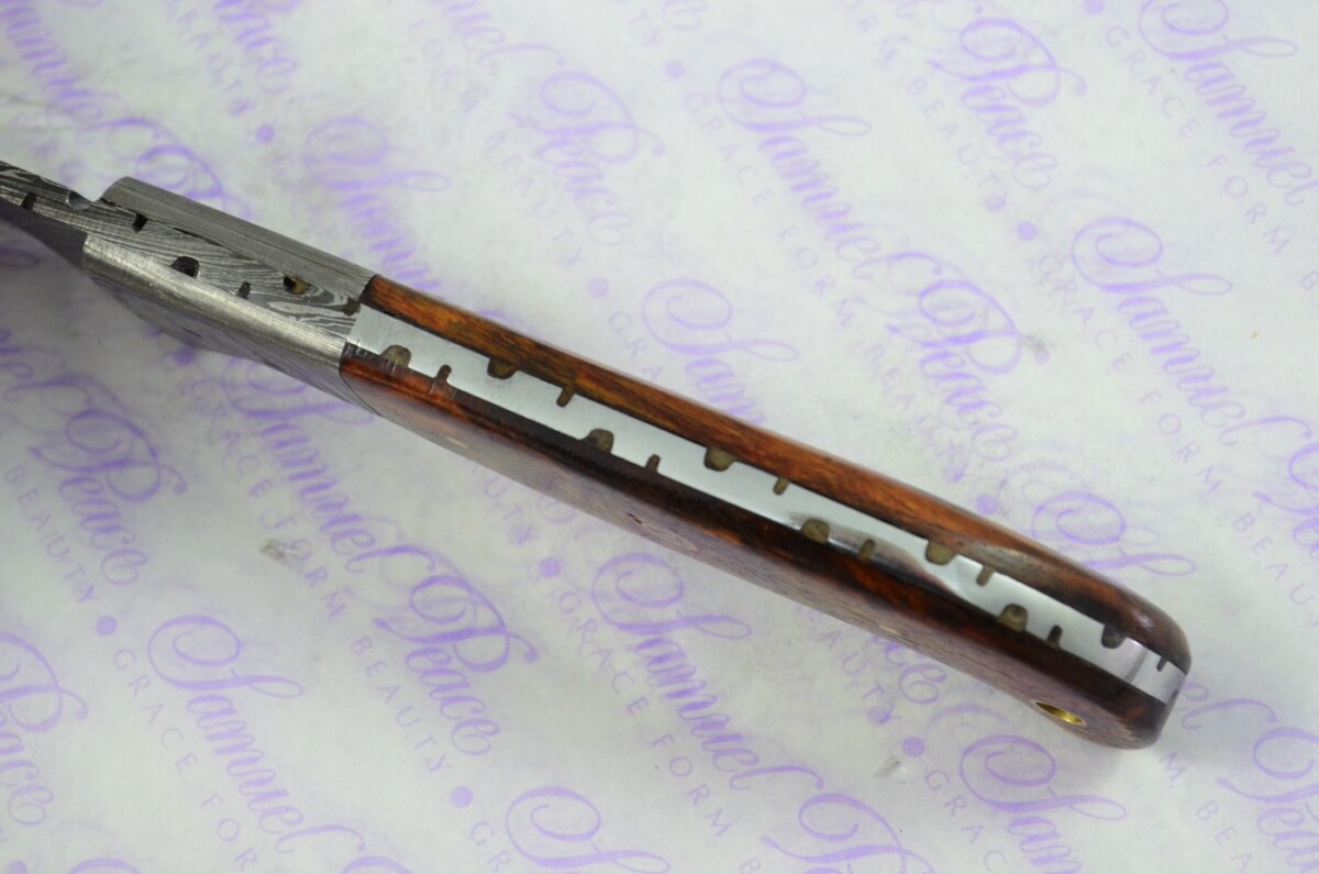 Astounding Damascus Steel Bowie Knife with Rosewood Scales inc Leather Sheath - Image 3