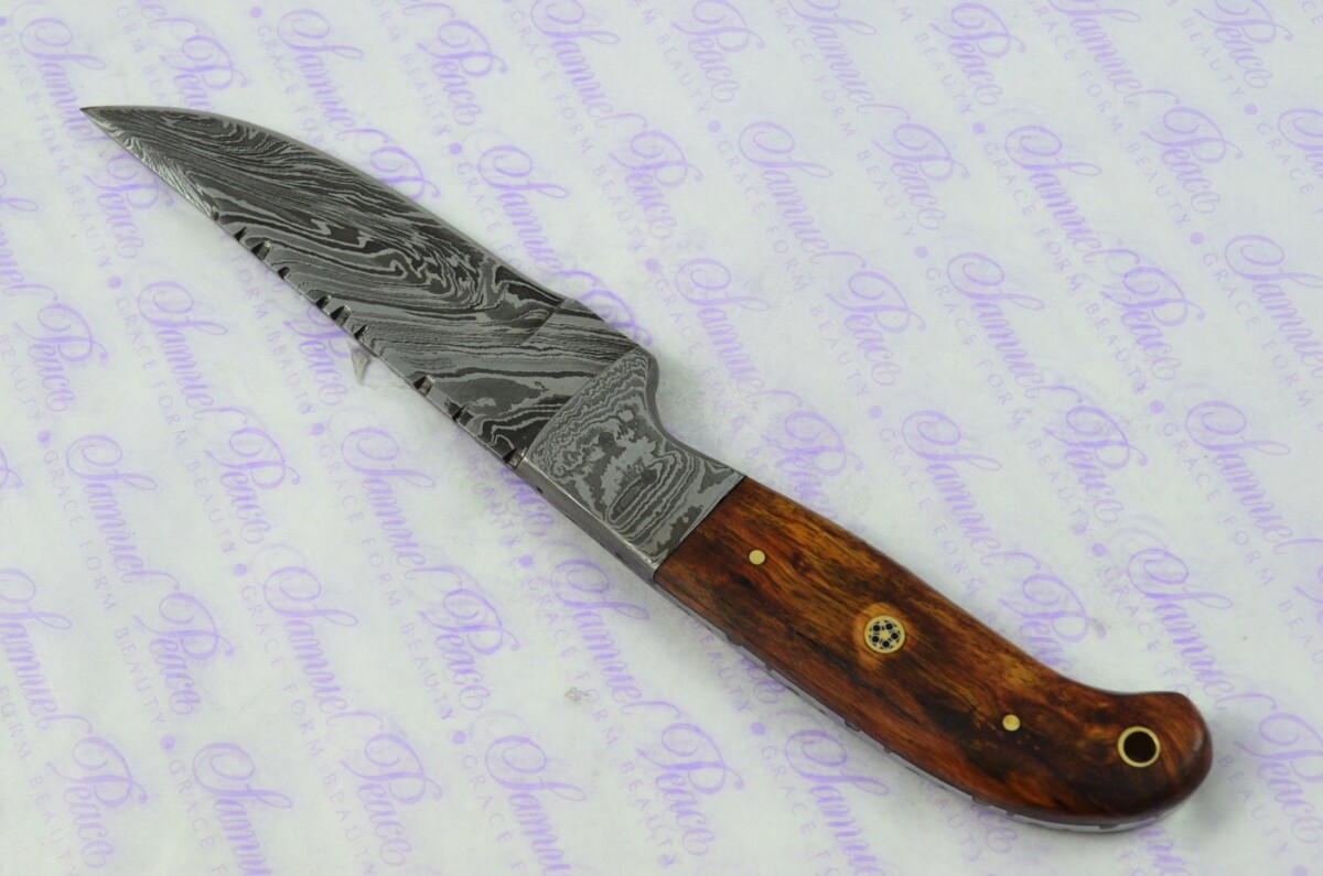Astounding Damascus Steel Bowie Knife with Rosewood Scales inc Leather Sheath - Image 4