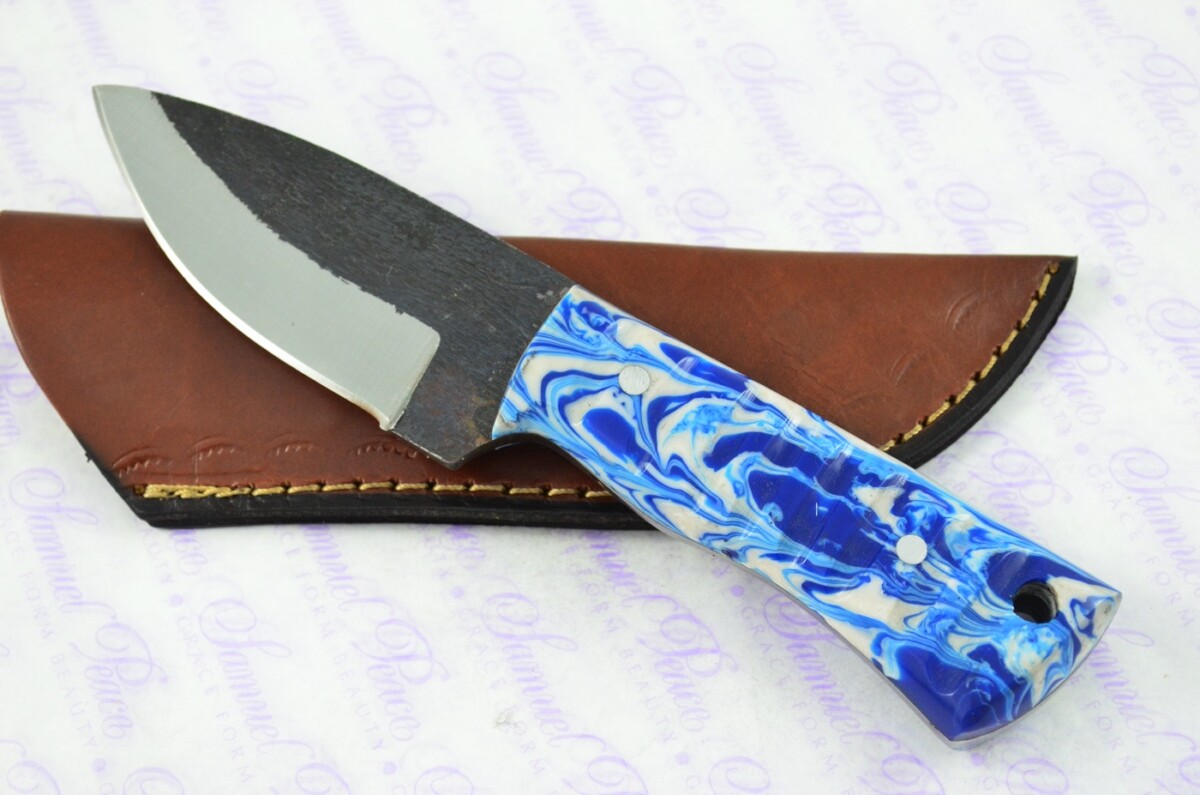 Astounding D2 Carbon Steel Hunting Knife with Resin Scales inc Leather Sheath