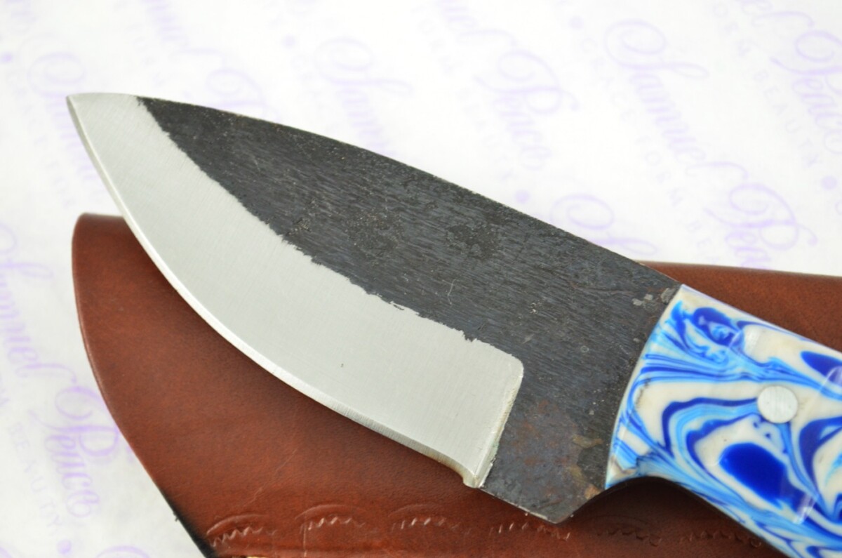 Astounding D2 Carbon Steel Hunting Knife with Resin Scales inc Leather Sheath - Image 4