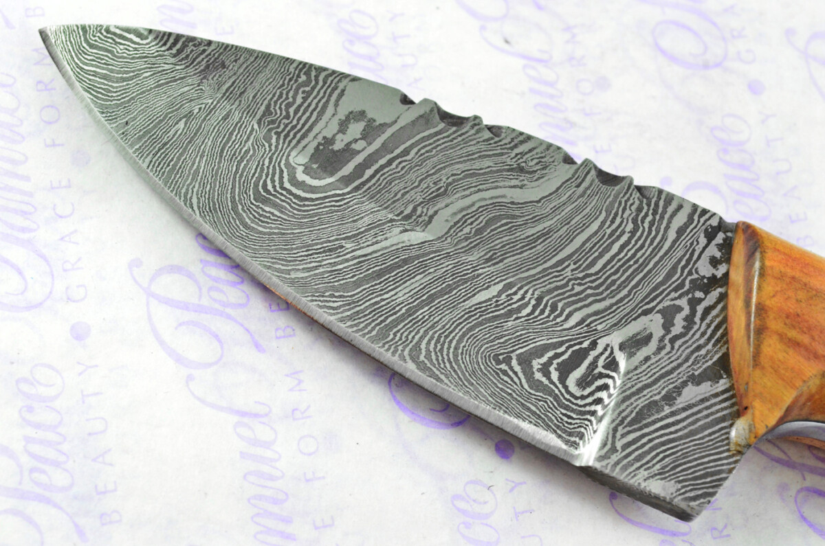 Astounding Damascus Steel Hunting Skinning Knife with Olive Wood Scales inc Leather Sheath - Image 6