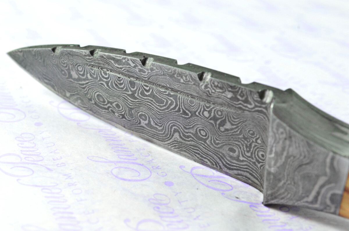 Astounding Damascus Steel Sgian Dubh Knife with Olive Wood Scales inc Leather Sheath - Image 8