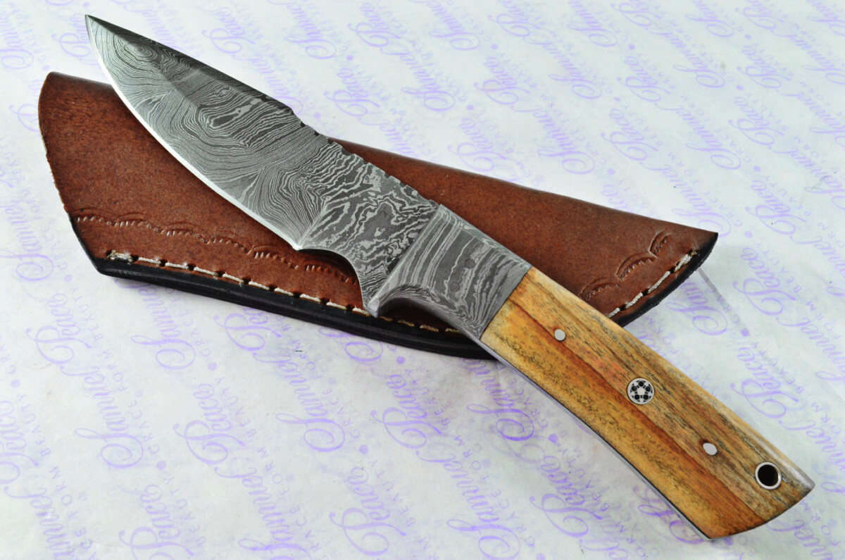 Astounding Damascus Steel Hunting Knife with Olive Wood Scales inc Leather Sheath