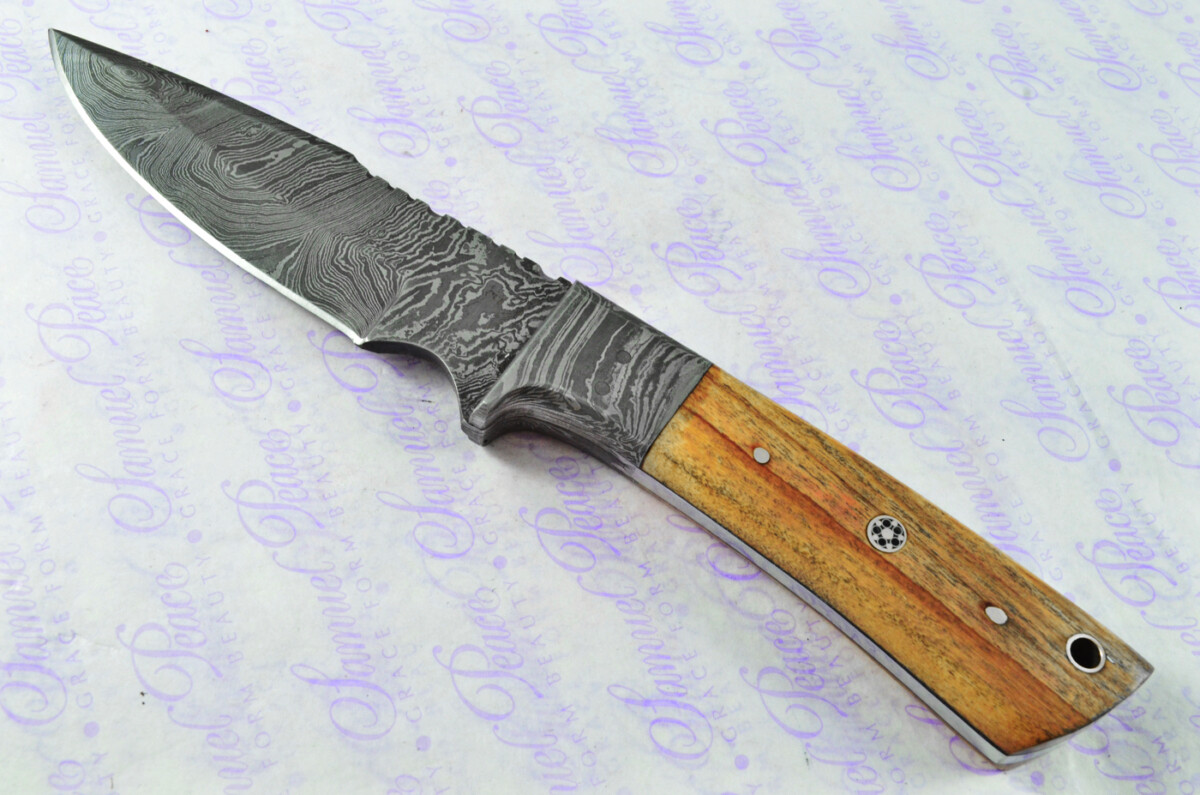 Astounding Damascus Steel Hunting Knife with Olive Wood Scales inc Leather Sheath - Image 2