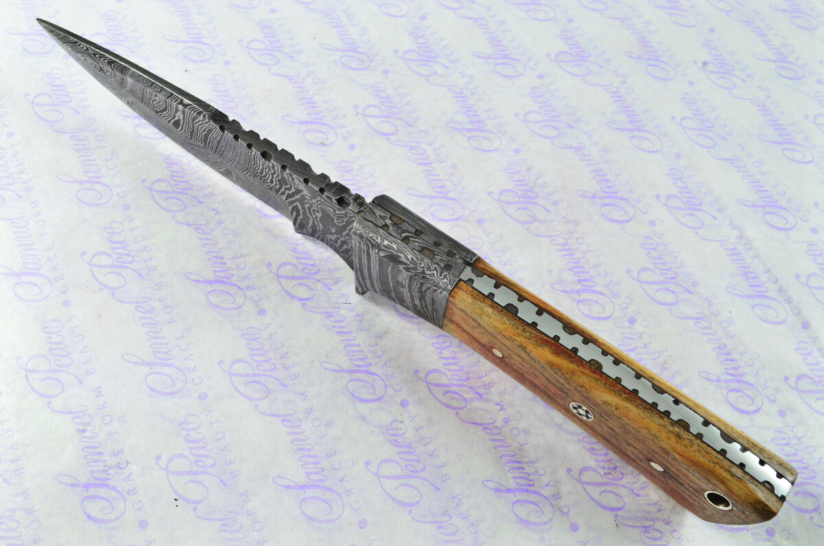 Astounding Damascus Steel Hunting Knife with Olive Wood Scales inc Leather Sheath - Image 3