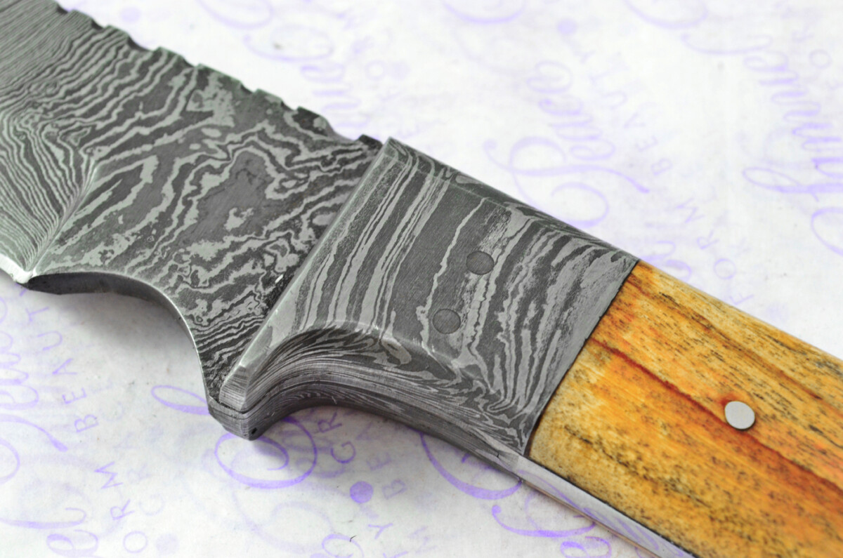 Astounding Damascus Steel Hunting Knife with Olive Wood Scales inc Leather Sheath - Image 6