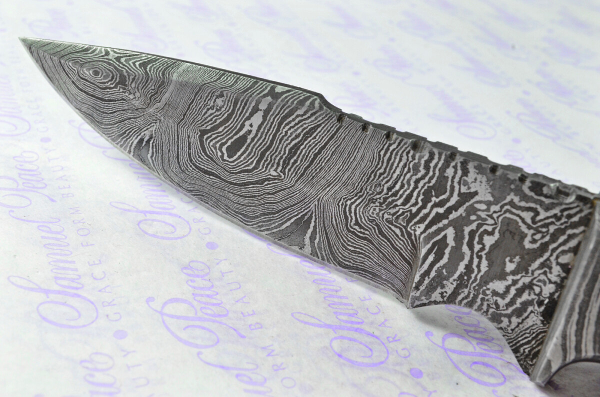 Astounding Damascus Steel Hunting Knife with Olive Wood Scales inc Leather Sheath - Image 8