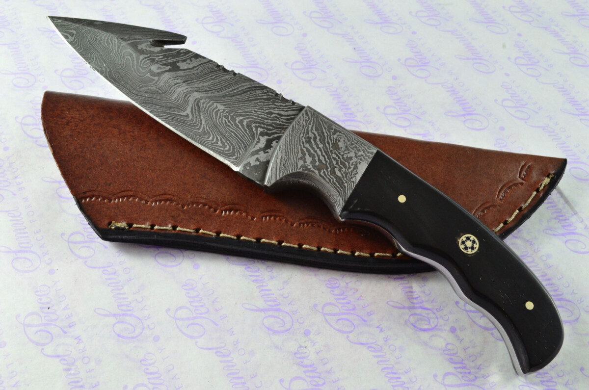 Astounding Damascus Steel Hunting Skinning Knife with Buffalo Horn Scales inc Leather Sheath