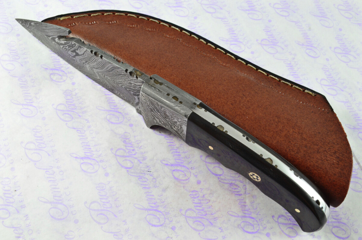 Astounding Damascus Steel Hunting Skinning Knife with Buffalo Horn Scales inc Leather Sheath - Image 2