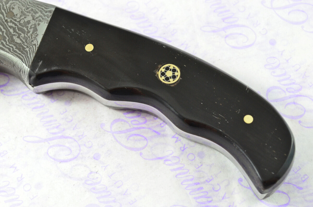 Astounding Damascus Steel Hunting Skinning Knife with Buffalo Horn Scales inc Leather Sheath - Image 5