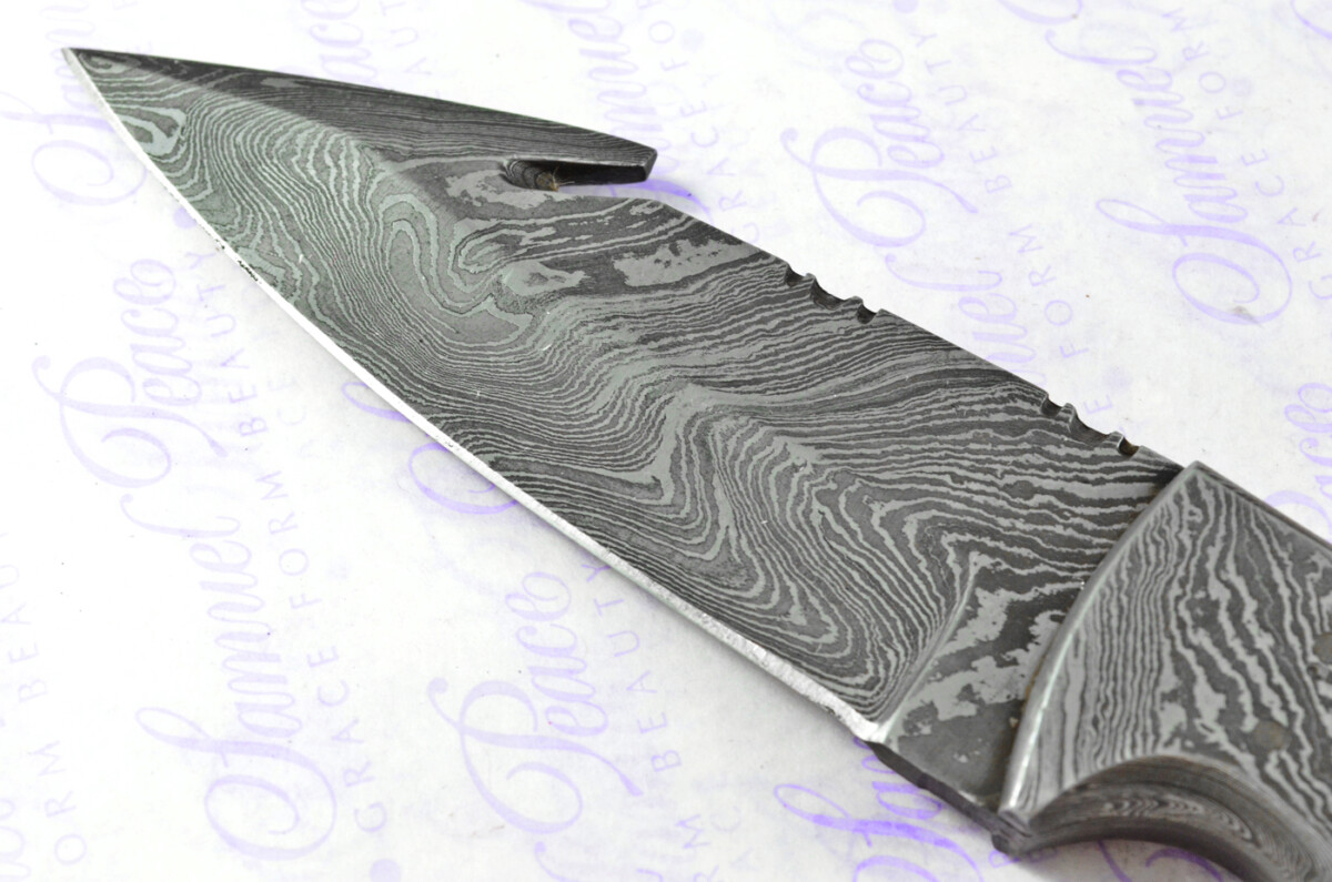 Astounding Damascus Steel Hunting Skinning Knife with Buffalo Horn Scales inc Leather Sheath - Image 6