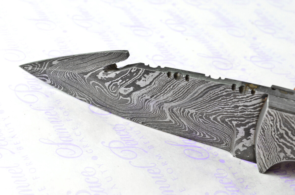 Astounding Damascus Steel Hunting Skinning Knife with Buffalo Horn Scales inc Leather Sheath - Image 7