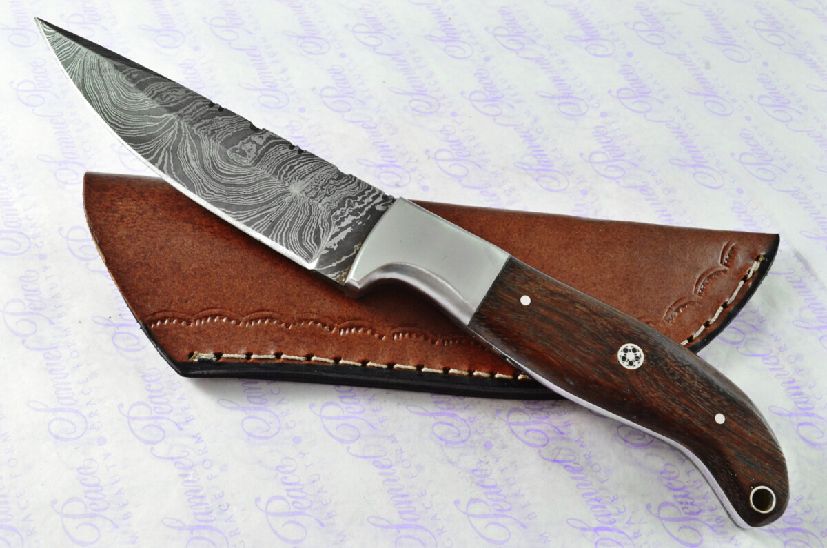 Astounding Damascus Steel Hunting Knife with Rosewood Scales inc Leather Sheath