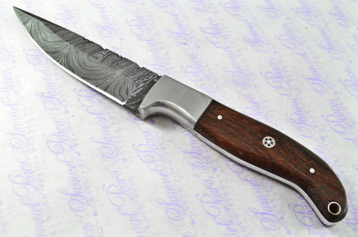 Astounding Damascus Steel Hunting Knife with Rosewood Scales inc Leather Sheath - Image 2
