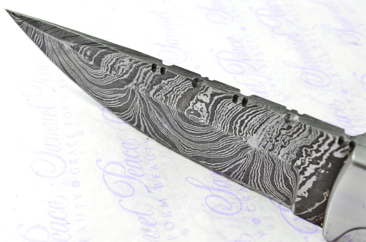 Astounding Damascus Steel Hunting Knife with Rosewood Scales inc Leather Sheath - Image 7