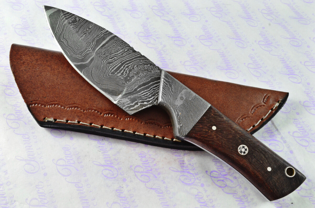 Astounding Damascus Steel Hunting Knife with Drop Point Blade & Rosewood Scales inc Leather Sheath