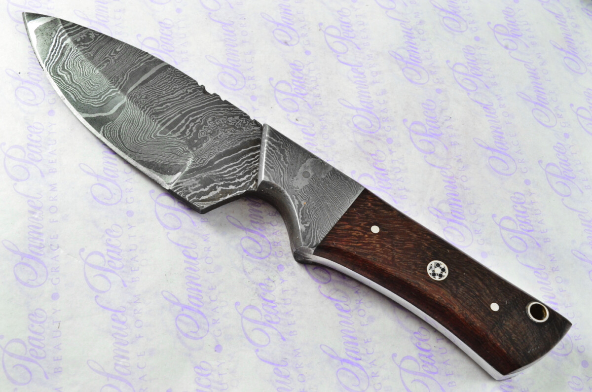 Astounding Damascus Steel Hunting Knife with Drop Point Blade & Rosewood Scales inc Leather Sheath - Image 2
