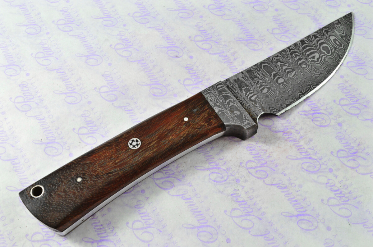 Astounding Damascus Steel Hunting Knife with Straight Back Blade & Rosewood Scales inc Leather Sheath - Image 4
