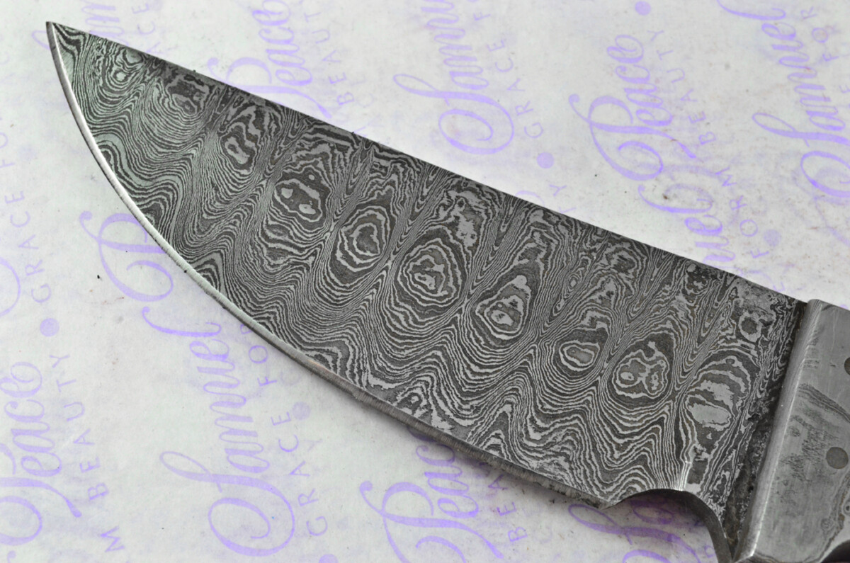 Astounding Damascus Steel Hunting Knife with Straight Back Blade & Rosewood Scales inc Leather Sheath - Image 6
