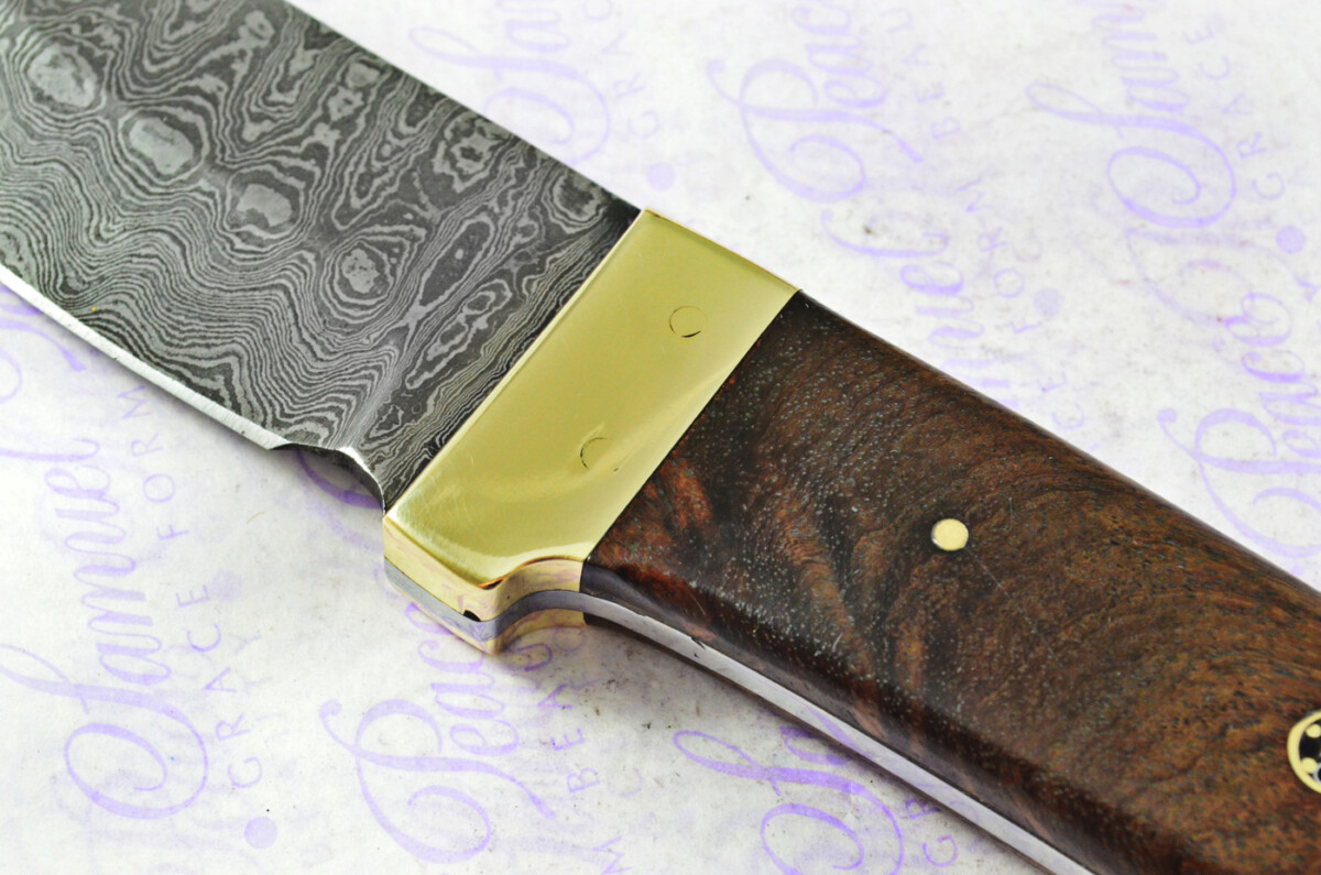 Astounding Damascus Steel & Brass Bolster Knife with Straight Back Blade & Rosewood Scales inc Leather Sheath - Image 6