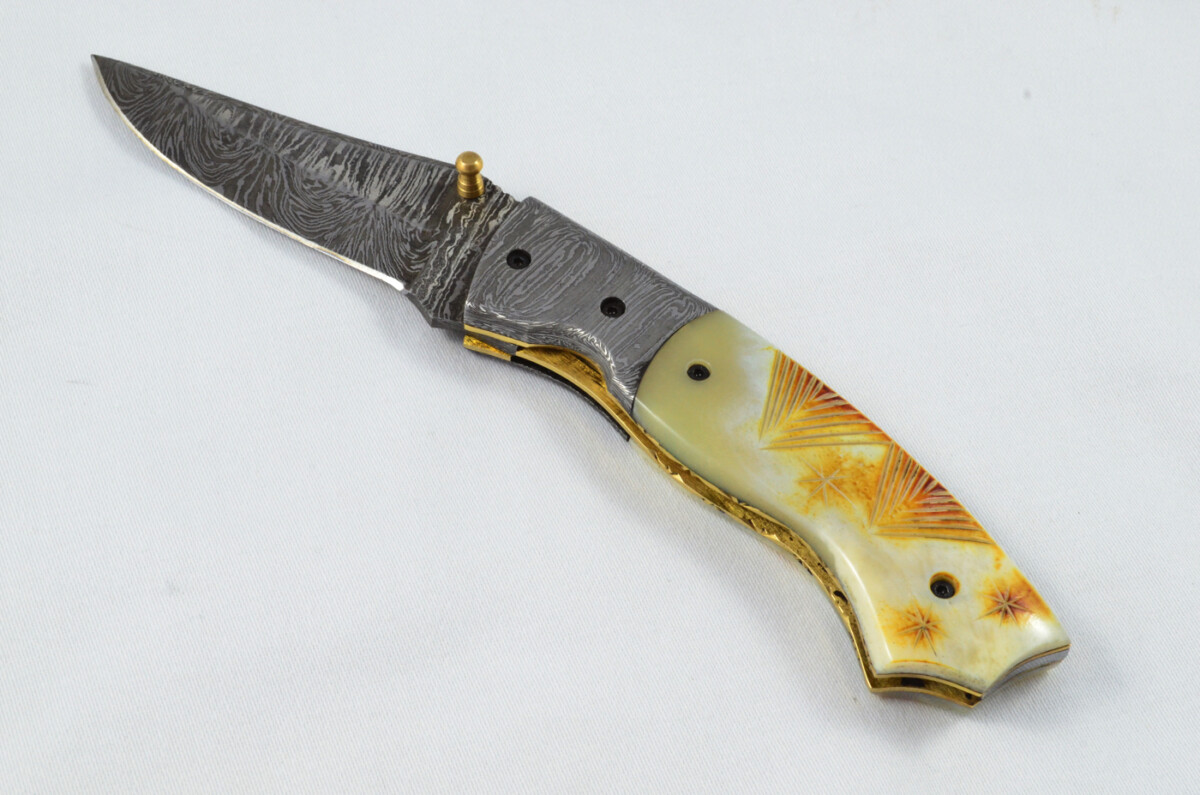 A Beautiful Handmade Damascus Steel Bladed Engraved Camel Bone Scaled Pocket Knife - Image 4
