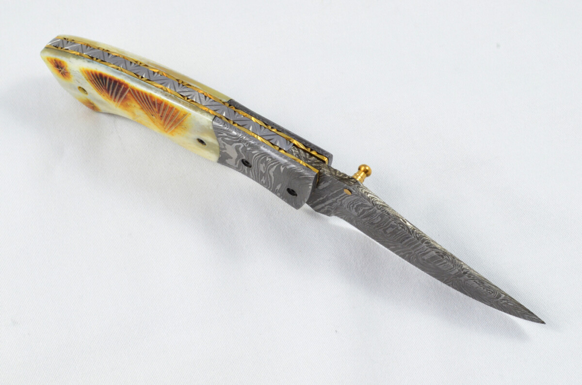 A Beautiful Handmade Damascus Steel Bladed Engraved Camel Bone Scaled Pocket Knife - Image 6