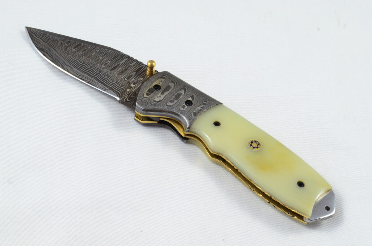 A Beautiful Handmade Damascus Steel Bladed Engraved Camel Bone Scaled Pocket Knife - Image 2