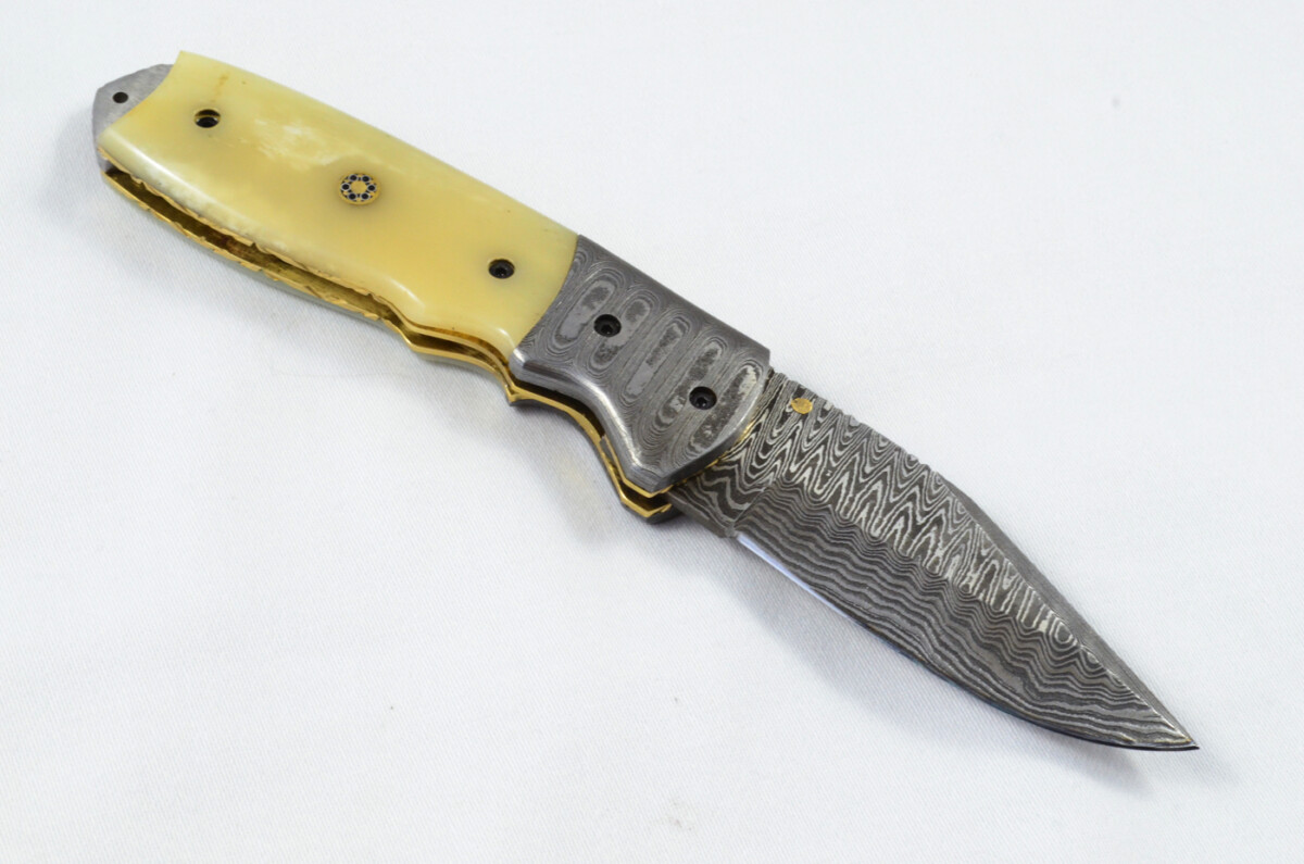 A Beautiful Handmade Damascus Steel Bladed Engraved Camel Bone Scaled Pocket Knife - Image 7