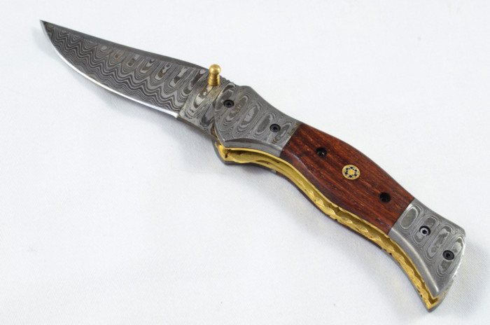 A Beautiful Handmade Damascus Steel Bladed Rosewood Scaled Pocket Knife - Image 2