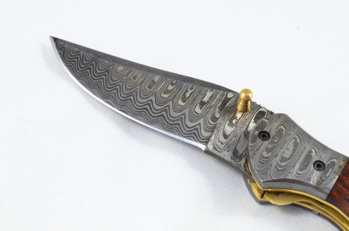 A Beautiful Handmade Damascus Steel Bladed Rosewood Scaled Pocket Knife - Image 3
