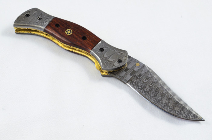 A Beautiful Handmade Damascus Steel Bladed Rosewood Scaled Pocket Knife - Image 7