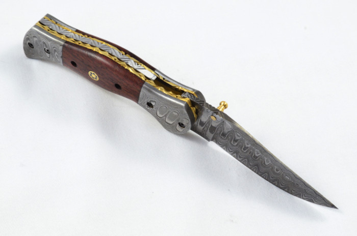 A Beautiful Handmade Damascus Steel Bladed Rosewood Scaled Pocket Knife - Image 6
