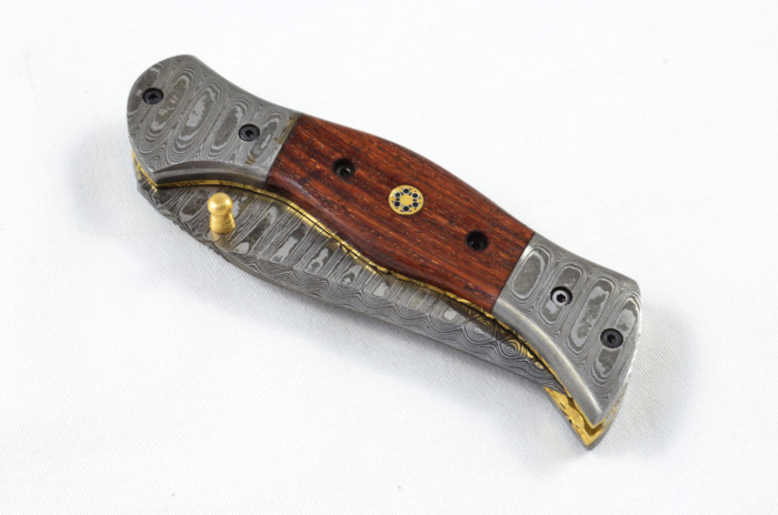 A Beautiful Handmade Damascus Steel Bladed Rosewood Scaled Pocket Knife - Image 5