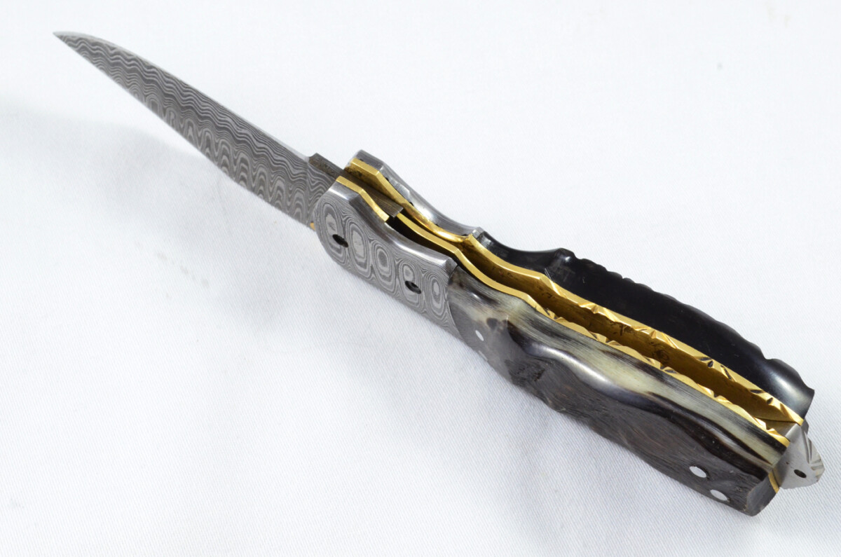 A Beautiful Handmade Damascus Steel Bladed Engraved Rams Horn Scaled Pocket Knife - Image 6