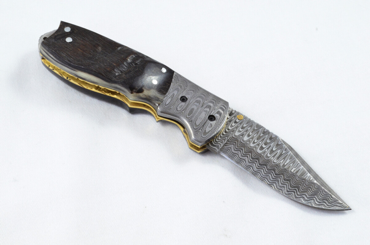 A Beautiful Handmade Damascus Steel Bladed Engraved Rams Horn Scaled Pocket Knife - Image 5