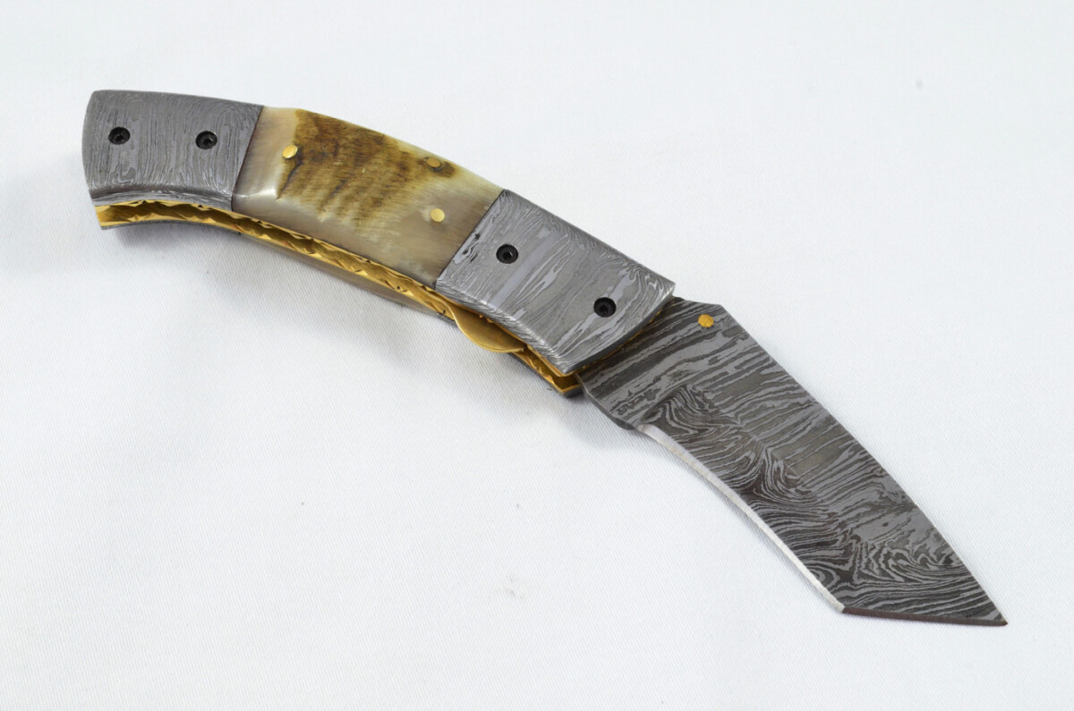 A Beautiful Handmade Damascus Steel Bladed Engraved Rams Horn Scaled Pocket Knife - Image 7